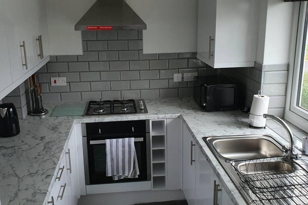 Exquisite And Modern 2 Bed Maisonette Harmondsworth Exterior photo